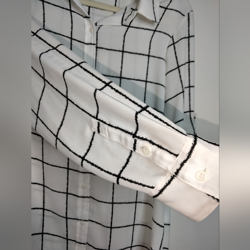 Apt. 9 (Size M) Black & White Grid Pattern Button… - image 7